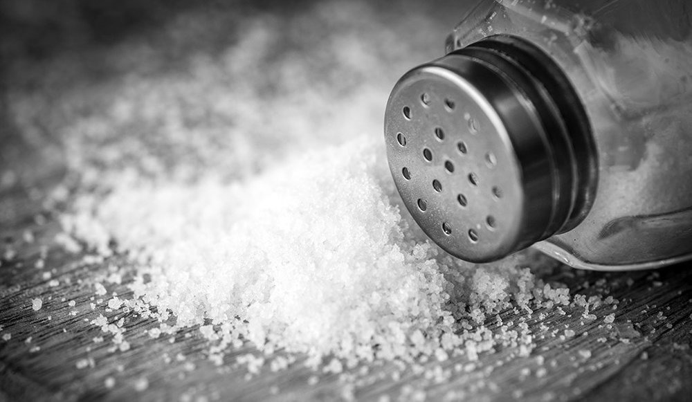 Під час ажіотажного попиту чиновники Кривого Рогу купили сіль по спекулятивній ціні у новачка за 3 мільйона